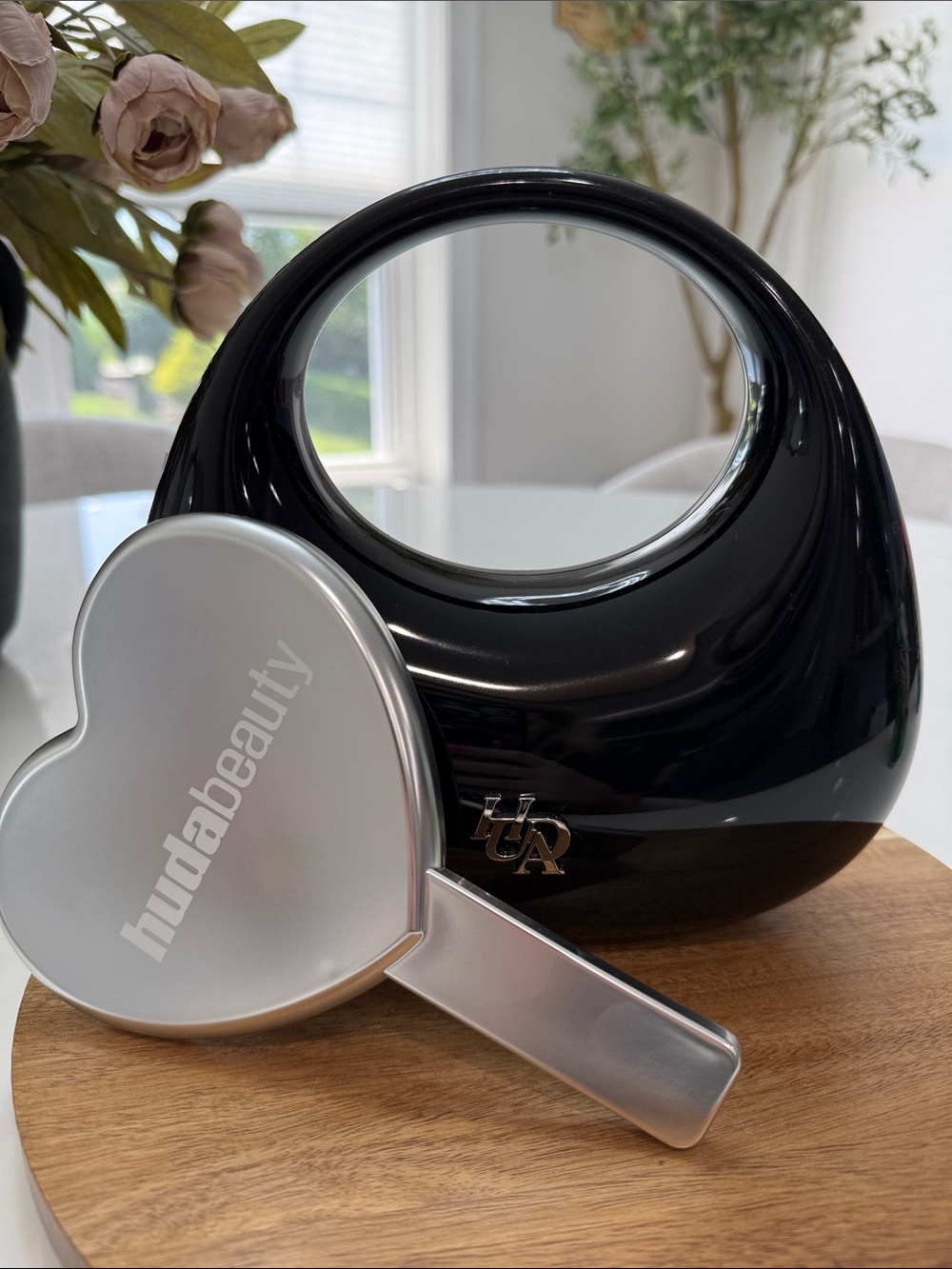 HUDA BEAUTY Silver Heart Hand Mirror with Black Glossy Case